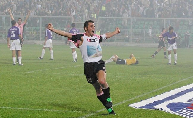 Daniele Di Donato celebrates with his Palermo shirt pulled over the back of his head against Fiorentina