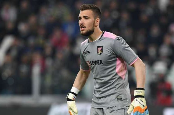 Josip Posavec on the field for Palermo