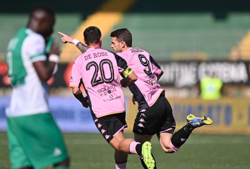 Matteo Brunori celebrates his record setting goal with Francesco De Rose against Avellino